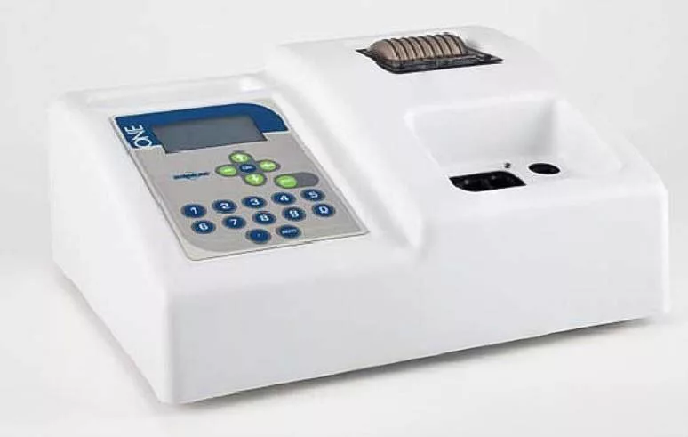 ONE polavtomatski vinarski fotometer